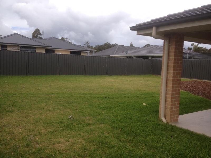 4 Somerset Avenue, South Nowra NSW 2541