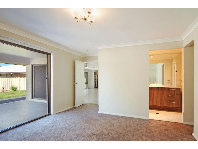 4 Coral Sea Drive, West Nowra NSW 2541