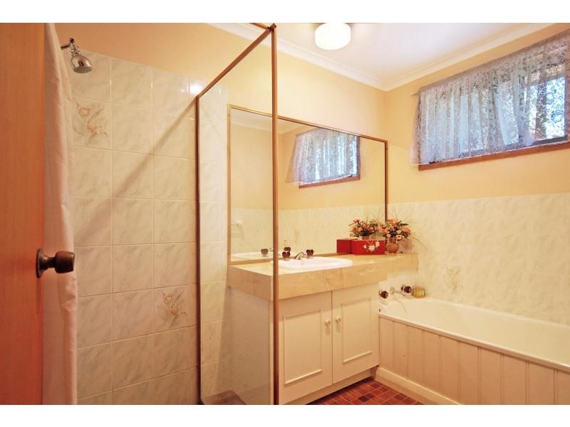 24 Penrose Drive, Bomaderry NSW 2541