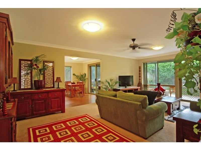 2/33 Lynburn Avenue, Bomaderry NSW 2541