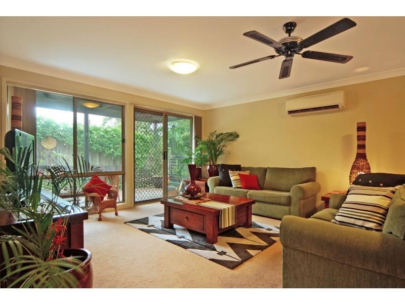 2/33 Lynburn Avenue, Bomaderry NSW 2541