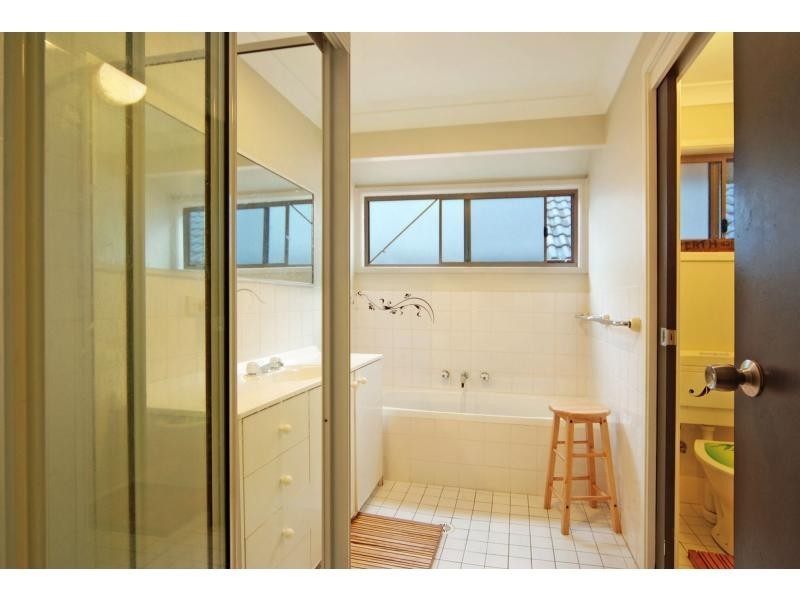 2/33 Lynburn Avenue, Bomaderry NSW 2541