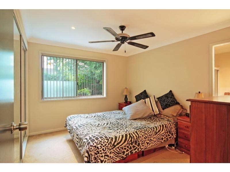 2/33 Lynburn Avenue, Bomaderry NSW 2541