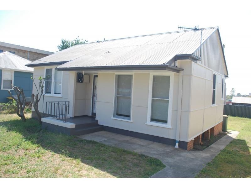 10 Burr Avenue, Nowra NSW 2541