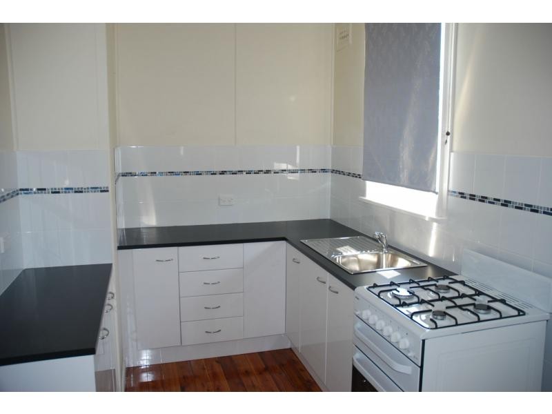 10 Burr Avenue, Nowra NSW 2541