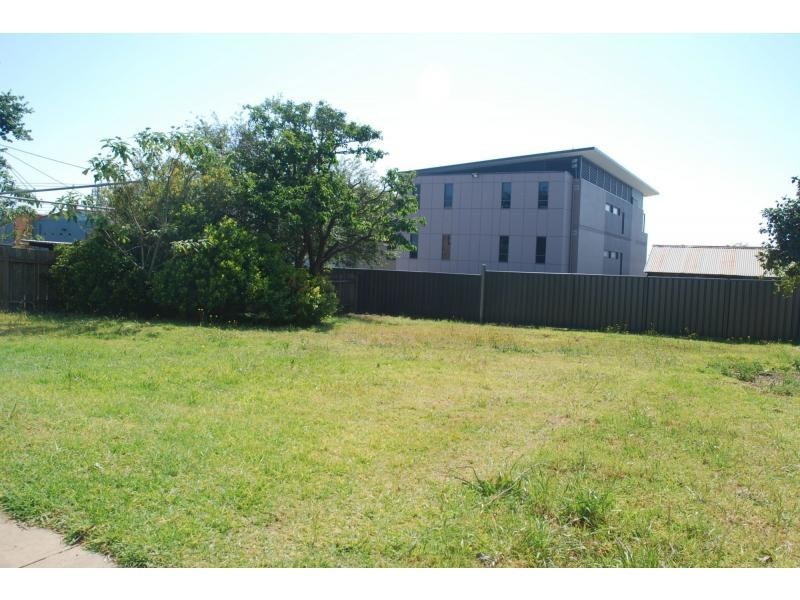 10 Burr Avenue, Nowra NSW 2541