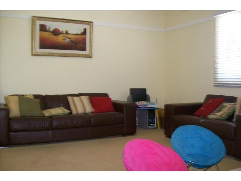 7 Brinawarr Street, Bomaderry NSW 2541