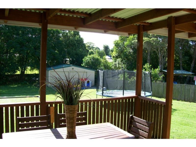 7 Brinawarr Street, Bomaderry NSW 2541