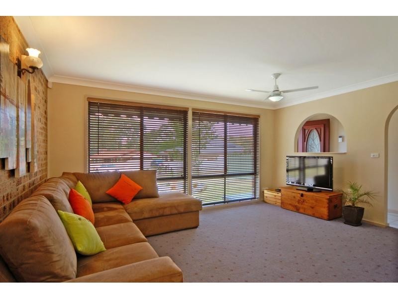 8 Dobbie Close, West Nowra NSW 2541