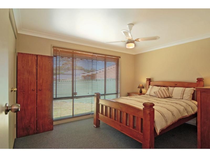 8 Dobbie Close, West Nowra NSW 2541