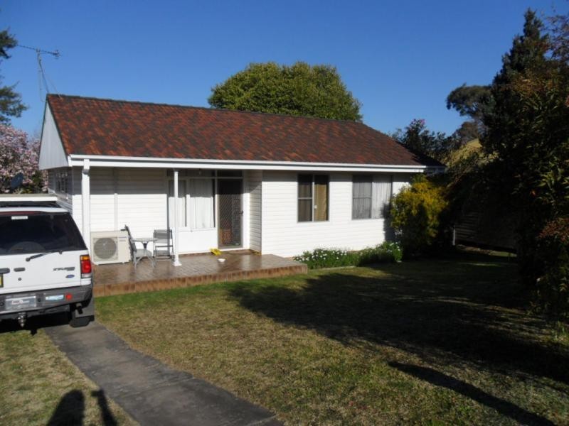 9 Bourne Avenue, Nowra NSW 2541
