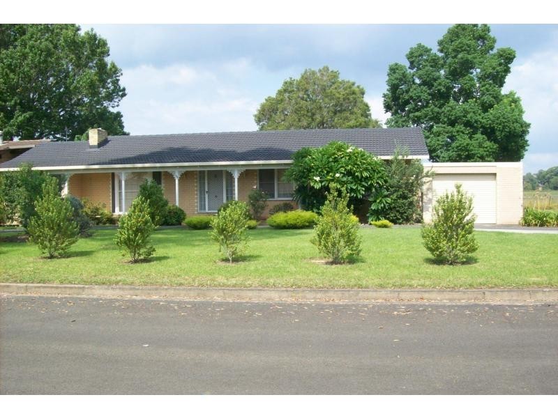 24 Lyrebird Drive, Nowra NSW 2541