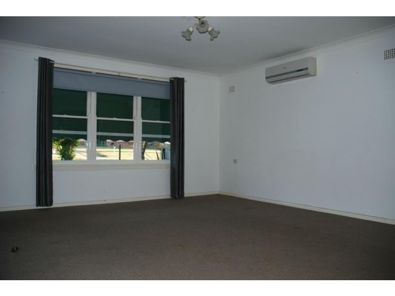 27 Young Avenue, Nowra NSW 2541