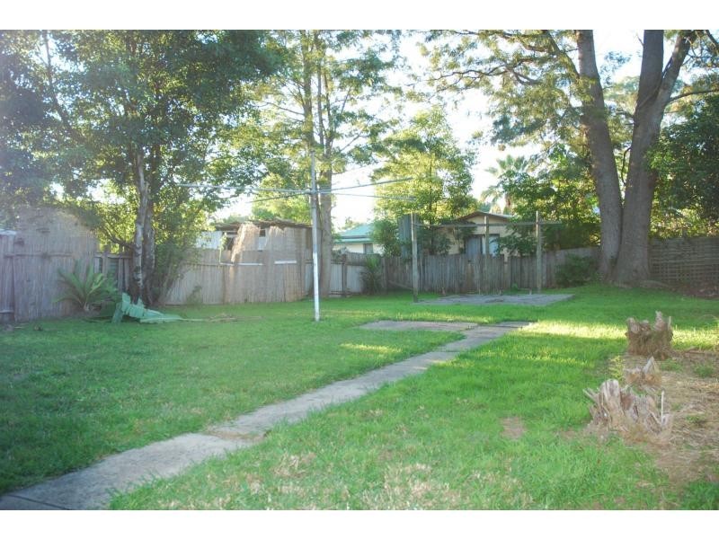 27 Young Avenue, Nowra NSW 2541
