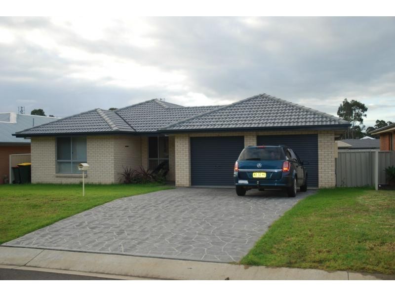 10 Denbigh Place, South Nowra NSW 2541