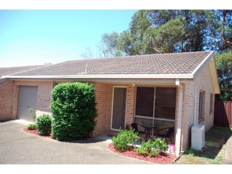 4/6 Carisbrooke Close, Bomaderry NSW 2541