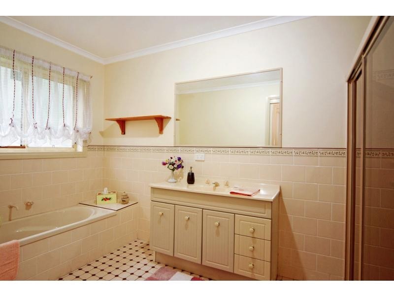 76a Jasmine Drive, Bomaderry NSW 2541