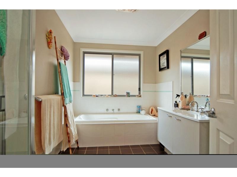 42 Lacebark Grove, Worrigee NSW 2540