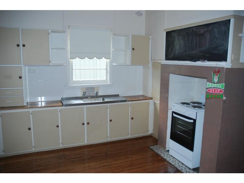 14 Tallyang Street, Bomaderry NSW 2541