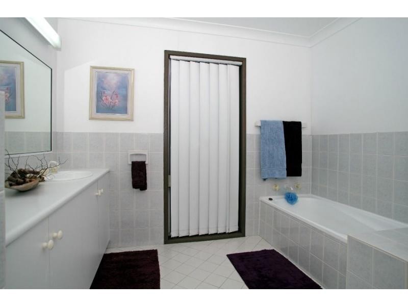 4 Lochaven Drive, Bangalee NSW 2541