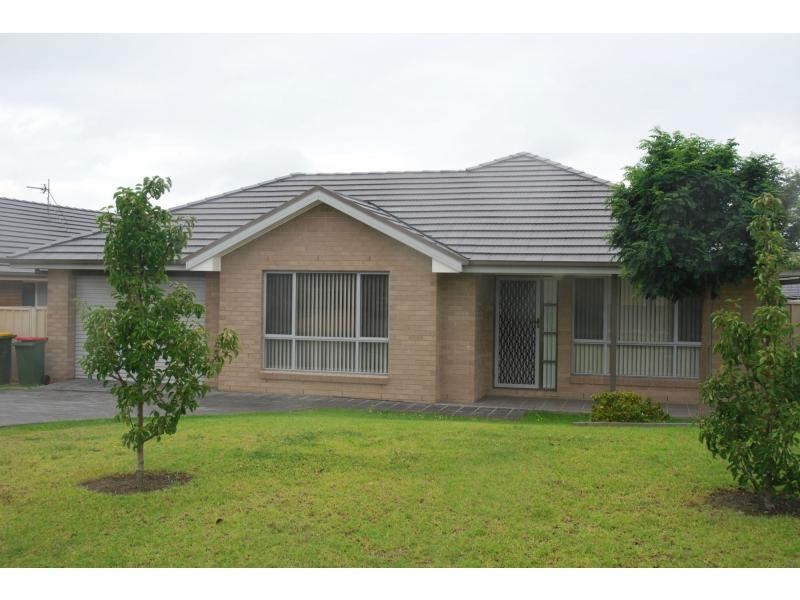 2/1 Palm Lily Close, Worrigee NSW 2540
