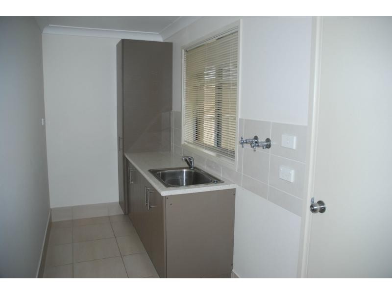 2/1 Palm Lily Close, Worrigee NSW 2540