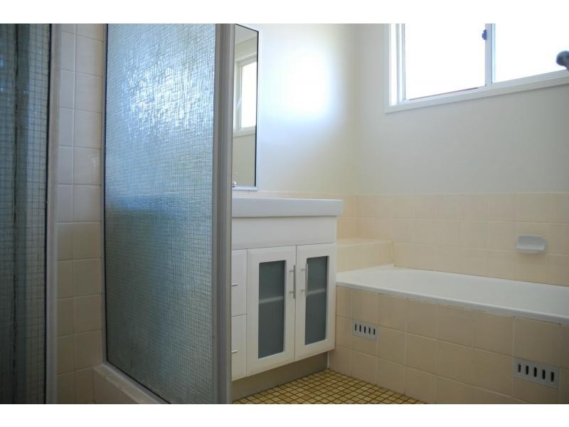 2 Bromley Close, West Nowra NSW 2541
