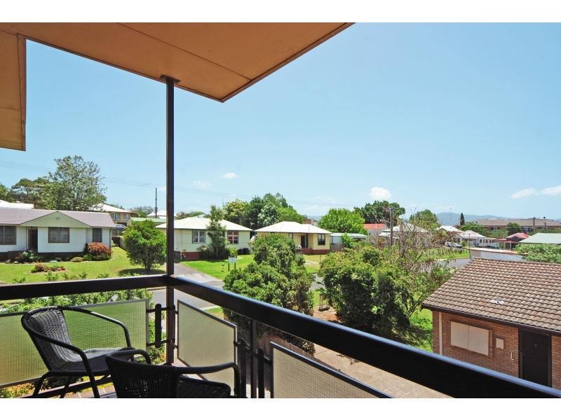 2/6 Burr Avenue, Nowra NSW 2541