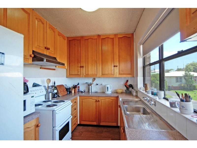 2/6 Burr Avenue, Nowra NSW 2541