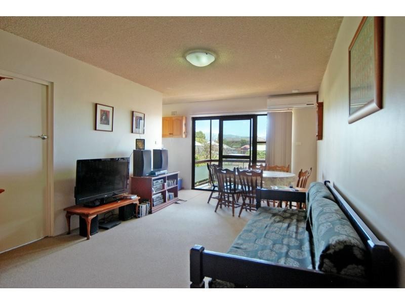 2/6 Burr Avenue, Nowra NSW 2541