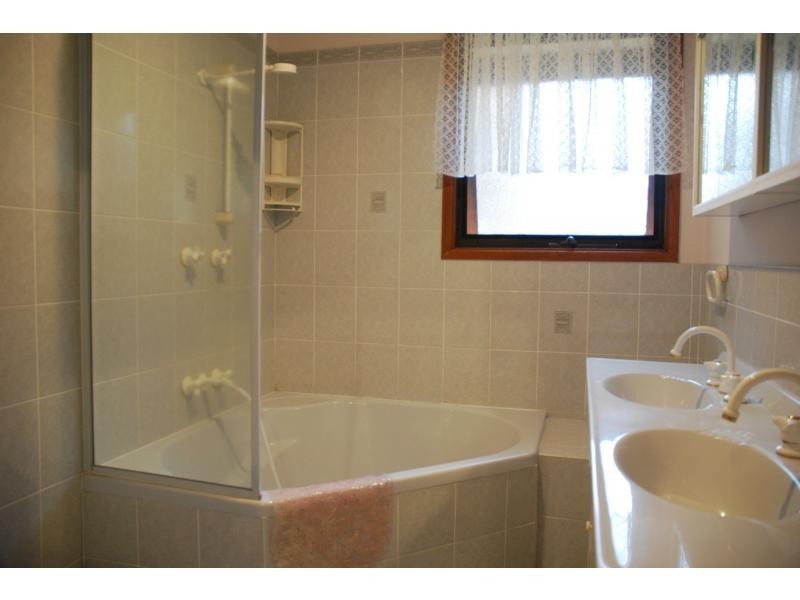 9 Greenwell Point Road, Nowra NSW 2541