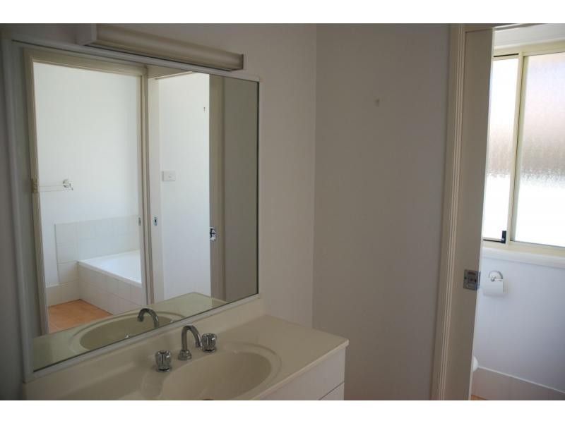 37 Gardenia Crescent, Bomaderry NSW 2541