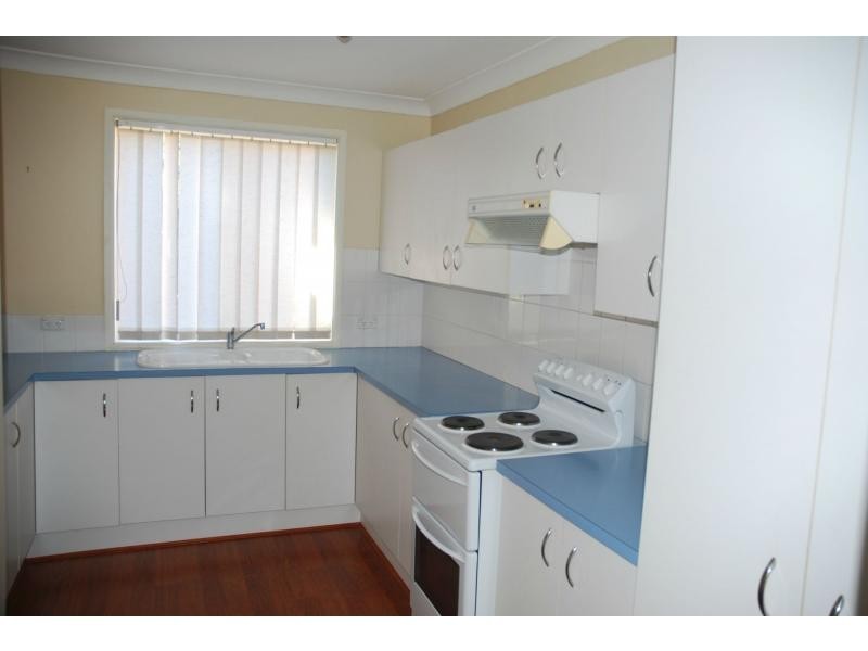 1/4 Carisbrooke Close, Bomaderry NSW 2541