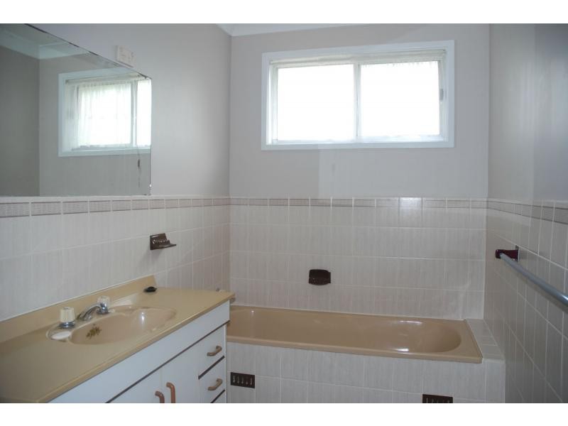 21 Young Avenue, Nowra NSW 2541