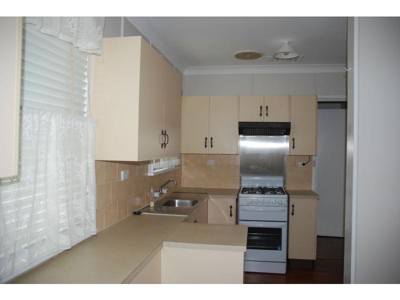 21 Young Avenue, Nowra NSW 2541