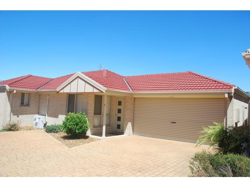 7/8 Meroo Road, Bomaderry NSW 2541