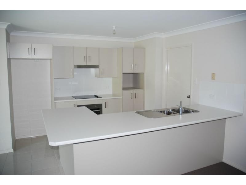 4/6 Waroo Place, Bomaderry NSW 2541