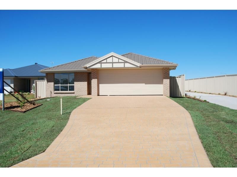 19 Blue Bell Way, Worrigee NSW 2540