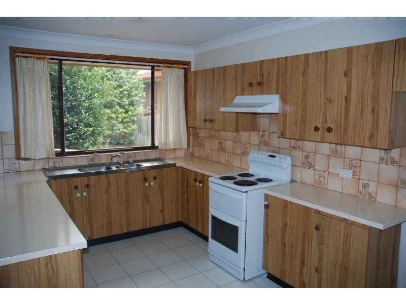 3 Birkdale Grove, Bomaderry NSW 2541