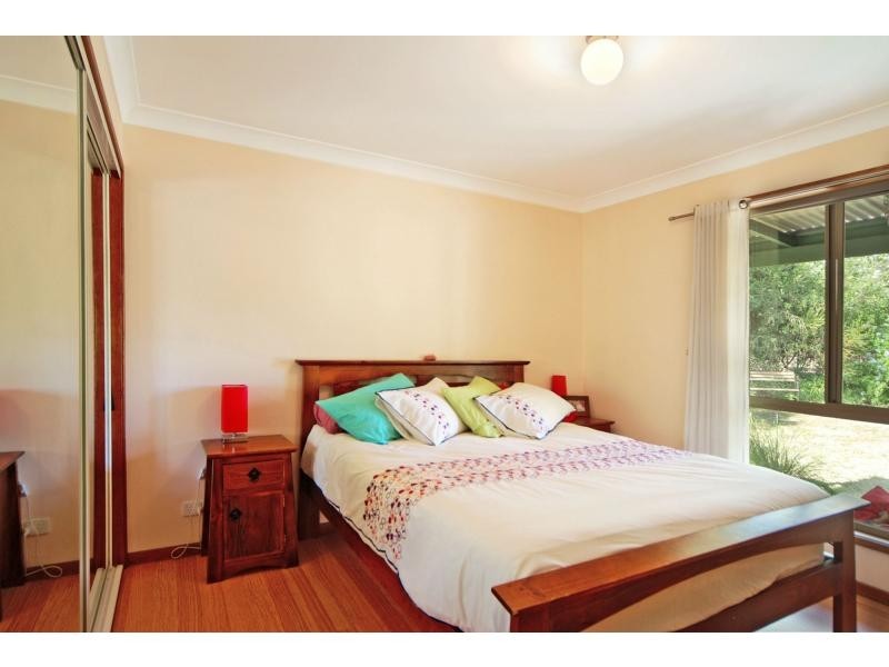 8 Hayward Road, Wandandian NSW 2540