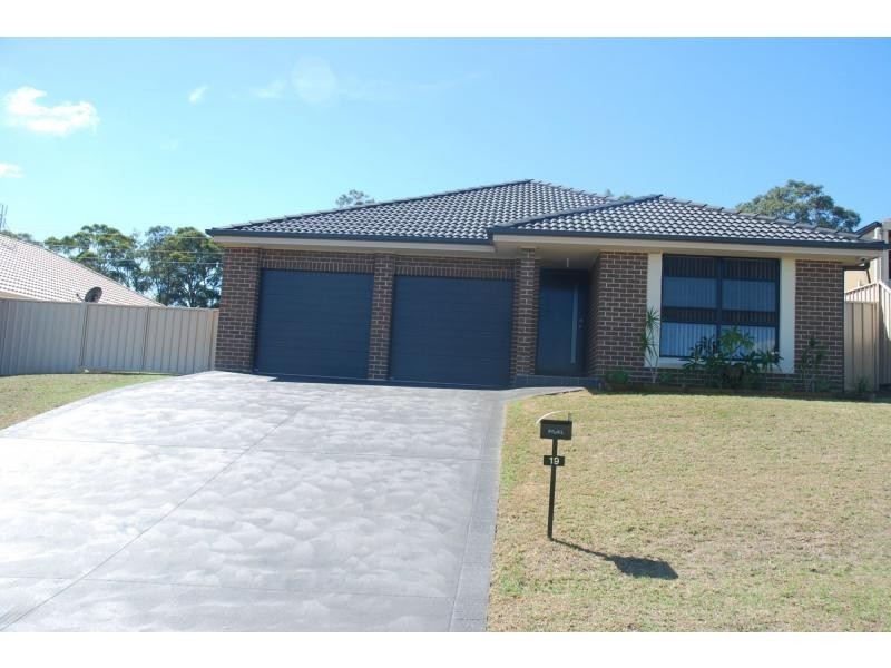 19 Warrigal Street, Nowra NSW 2541