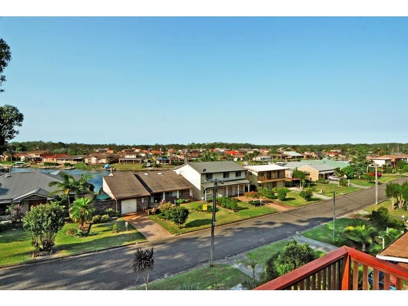 34 Cater Crescent, Sussex Inlet NSW 2540