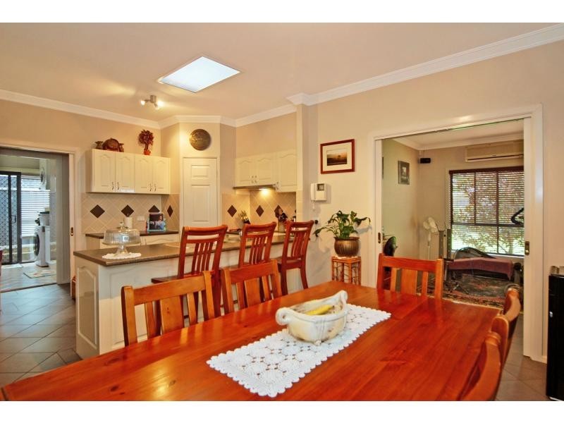 11 Jade Place, Meroo Meadow NSW 2540
