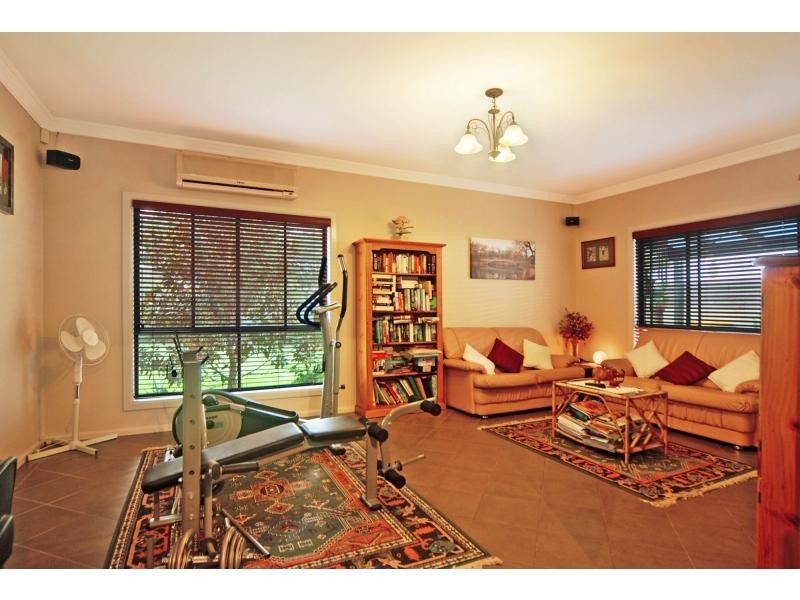 11 Jade Place, Meroo Meadow NSW 2540
