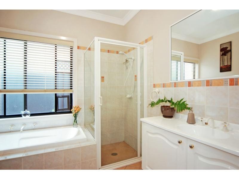 11 Jade Place, Meroo Meadow NSW 2540