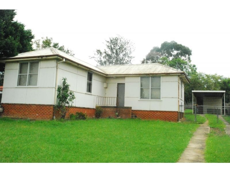 13 Burr Avenue, Nowra NSW 2541
