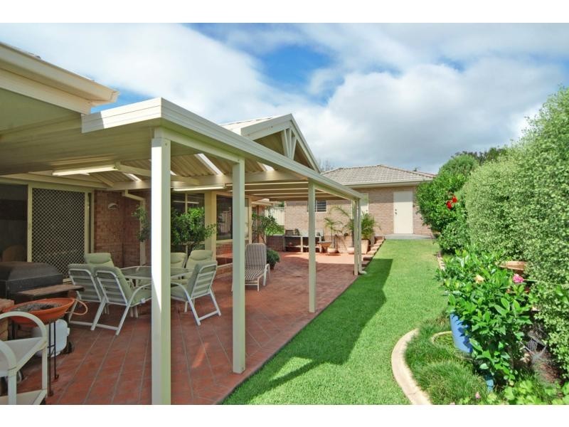 15 Gardenia Crescent, Bomaderry NSW 2541