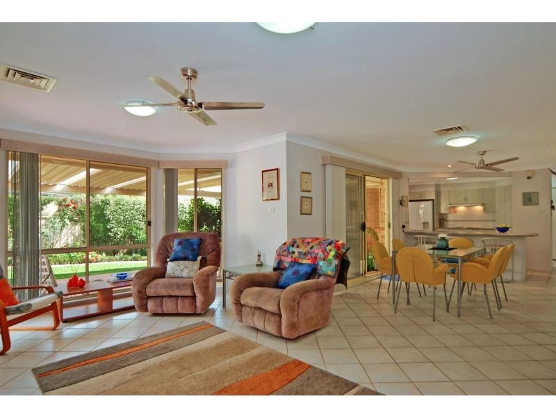 15 Gardenia Crescent, Bomaderry NSW 2541