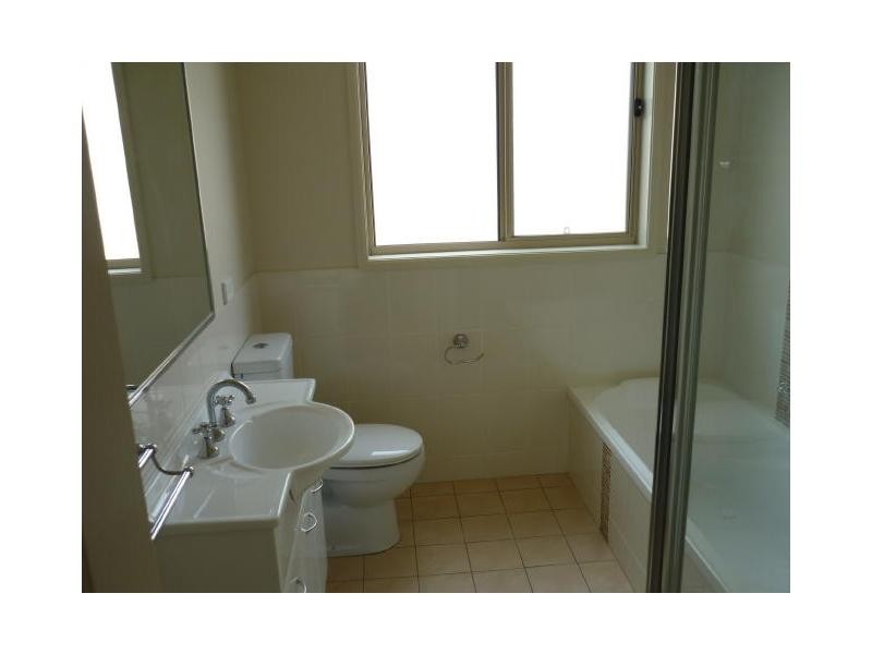 6/8 Meroo Road, Bomaderry NSW 2541