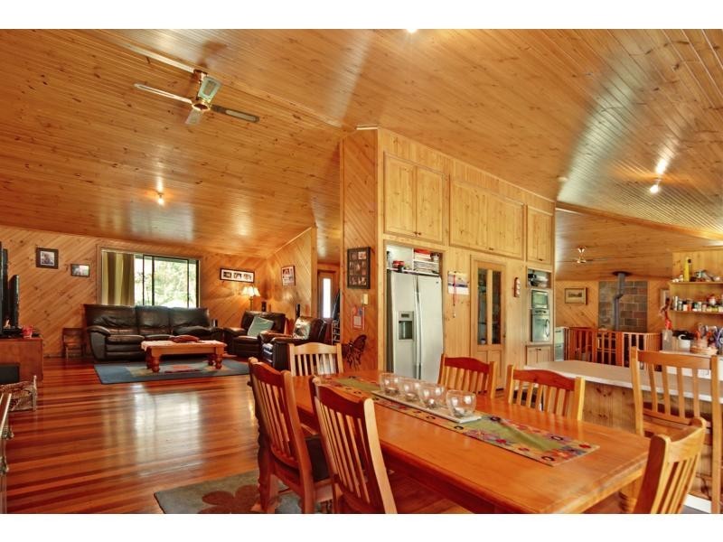 124 Watt Road, Falls Creek NSW 2540